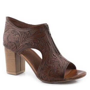 Roper Womens Brown Leather Mika Front Zip Shoes Sandals, size 7.